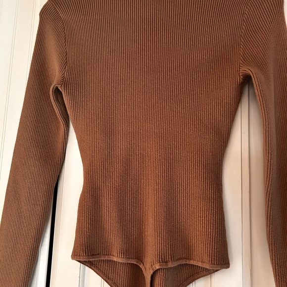 Abercrombie & Fitch Corset Sweetheart
Sweater Bodysuit size M - Picture 8 of 10